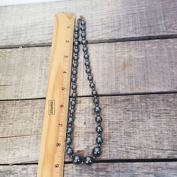 VINTAGE BLACK HEMATITE Beaded Necklace - Picture 7 of 7